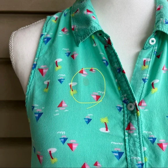 •Hollister• Sleeveless Teal Blue Sailboat Button Down Blouse - Size Medium - Picture 6 of 7